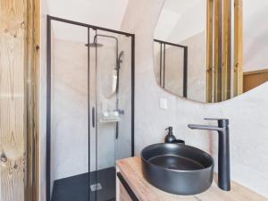 New 2BR, 2 En-Suites w AC – Príncipe Real | By Airnest