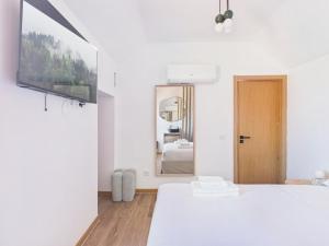 New 2BR, 2 En-Suites w AC – Príncipe Real | By Airnest