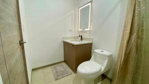 Modern Luxury Condo, Rooftop Pool, Best Views,