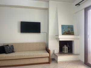 Johnakos apartment