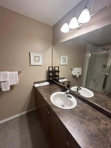 Pinnacle Pointe Resort By YLW Vacation Rentals