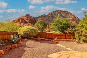 Amazing Views for Family Red Rock Trail House