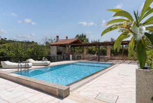 Theros Retreat Chania