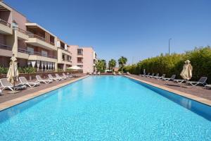 2BR Apartment with Pool & Secure Parking