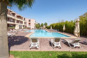 2BR Apartment with Pool & Secure Parking