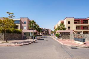 2BR Apartment with Pool & Secure Parking