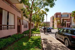 2BR Apartment with Pool & Secure Parking