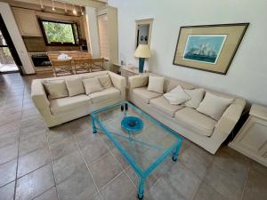 Villa Petal & Stone