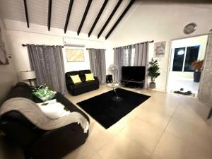Serene Family-friendly Home With Pool & Gym