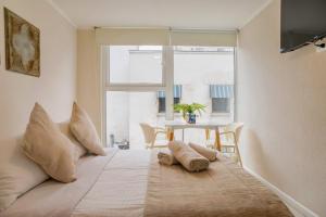 Bright Studio in Santiago Centro with City Views