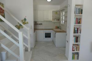 Charming Naxos Villa, Ocean Views, Modern Comfort, Tranquil Escape