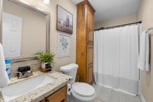 Wolf Pen Creek Retreat #B, 3BD 2BA, Workspace, Washer and Dryer, Parking