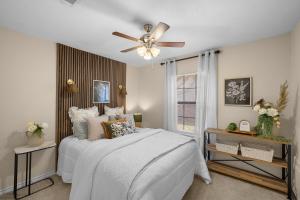 Wolf Pen Creek Retreat #B, 3BD 2BA, Workspace, Washer and Dryer, Parking