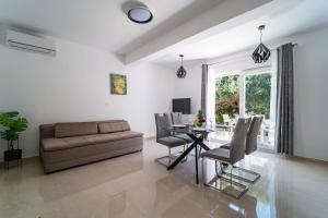Apartments Family Apartment Antonija