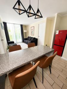 Center Apartment 2 Bedroom 2 Bath and Parking