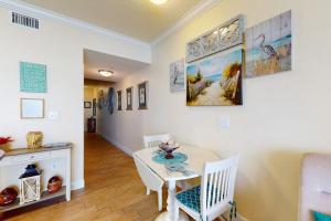 22nd-floor beachfront condo with Gulf views hot tub pools sauna gym balcony