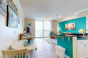 22nd-floor beachfront condo with Gulf views hot tub pools sauna gym balcony