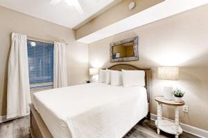 Discover Panama City Beach from this cozy condo with shared pools and fitness center