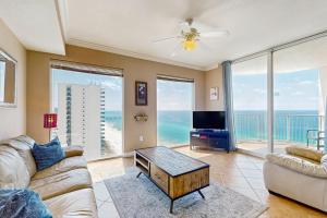 High rise condo at beachfront resort with pools hot tubs & arcade