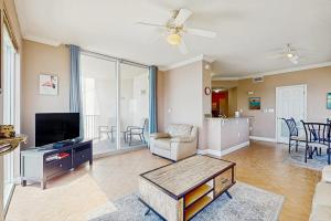 High rise condo at beachfront resort with pools hot tubs & arcade
