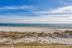 Lovely Condo in Beachfront Resort with Shared Hot Tub & Pool Central AC Free WiFi