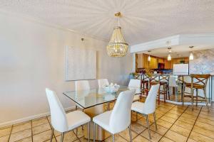 Lovely Condo in Beachfront Resort with Shared Hot Tub & Pool Central AC Free WiFi