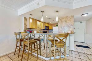Lovely Condo in Beachfront Resort with Shared Hot Tub & Pool Central AC Free WiFi