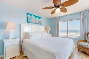 Lovely Condo in Beachfront Resort with Shared Hot Tub & Pool Central AC Free WiFi
