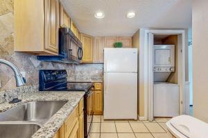 Lovely Condo in Beachfront Resort with Shared Hot Tub & Pool Central AC Free WiFi