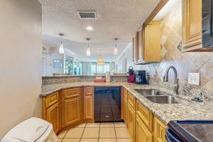 Lovely Condo in Beachfront Resort with Shared Hot Tub & Pool Central AC Free WiFi