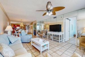 Lovely Condo in Beachfront Resort with Shared Hot Tub & Pool Central AC Free WiFi