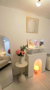 NEW, Gangnam 10min, Myeongdong, Hongdae, Hotel-Style 2BR, Newly Renovated, Bangbae & Naebang Stn, Line 2, Airport Bus, Yongsan
