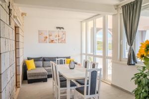 Apartments with parking space Lumbarda, Korcula - 27912