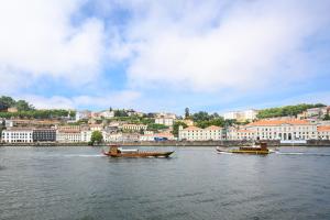 Douro River View Duplex 2BR with Free Parking
