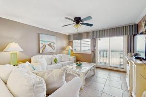 Gorgeous beachfront condo shared pool and beach access