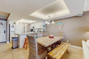 Gorgeous beachfront condo shared pool and beach access