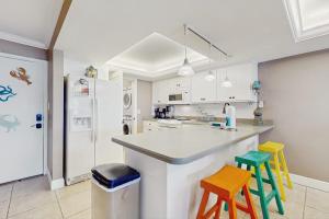 Gorgeous beachfront condo shared pool and beach access