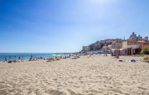2 Bedroom Stunning Home In Imperia