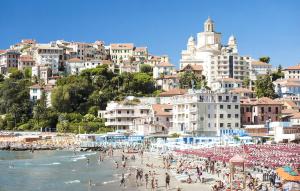 2 Bedroom Stunning Home In Imperia