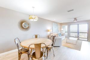 Ramsgate getaway with panoramic view beach access & shared pool