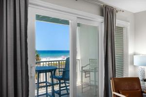 2-story condo with Gulf views on-site pool balconies & easy beach access