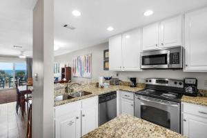 2-story condo with Gulf views on-site pool balconies & easy beach access