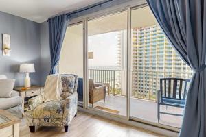 Beachfront condo with pool hot tub terrific beach views & balcony