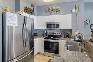 Beachfront condo with pool hot tub terrific beach views & balcony