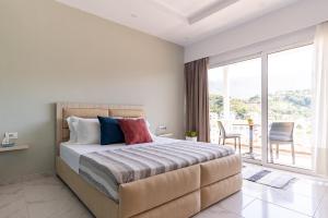 Luxury Room 1 - Pool, Parking & Outdoor Spaces