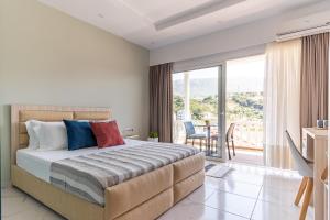 Luxury Room 1 - Pool, Parking & Outdoor Spaces
