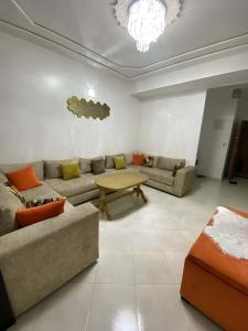 Private Room in Spacious Modern Apartment AC & Shared Kitchen