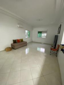 Private Room in Spacious Modern Apartment AC & Shared Kitchen