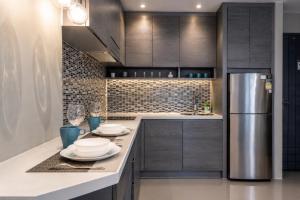 Suite Vista 1BR Rooftop Pool Citygate Kamala