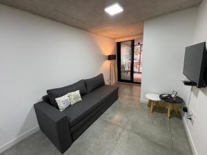 Edificio SIX Moderno con Balcón en Nva Cba